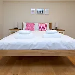 Modern And Bright 3 Bedroom House In Paddington