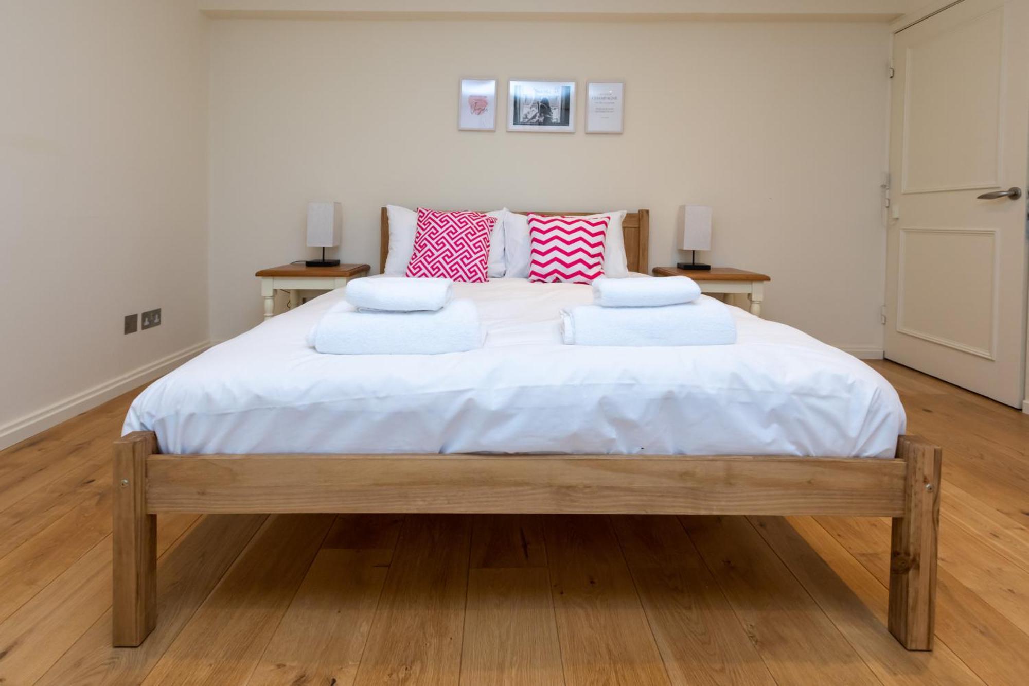 Modern And Bright 3 Bedroom House In Paddington Apartment *
