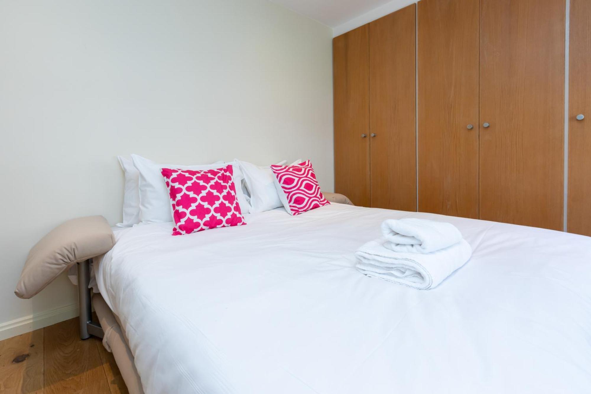 Modern And Bright 3 Bedroom House In Paddington Apartment *