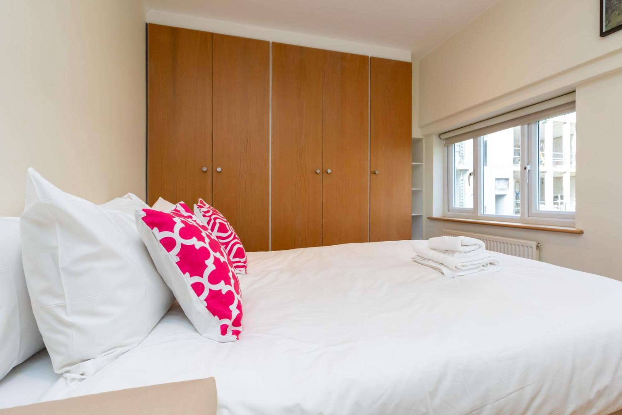Modern And Bright 3 Bedroom House In Paddington Apartment