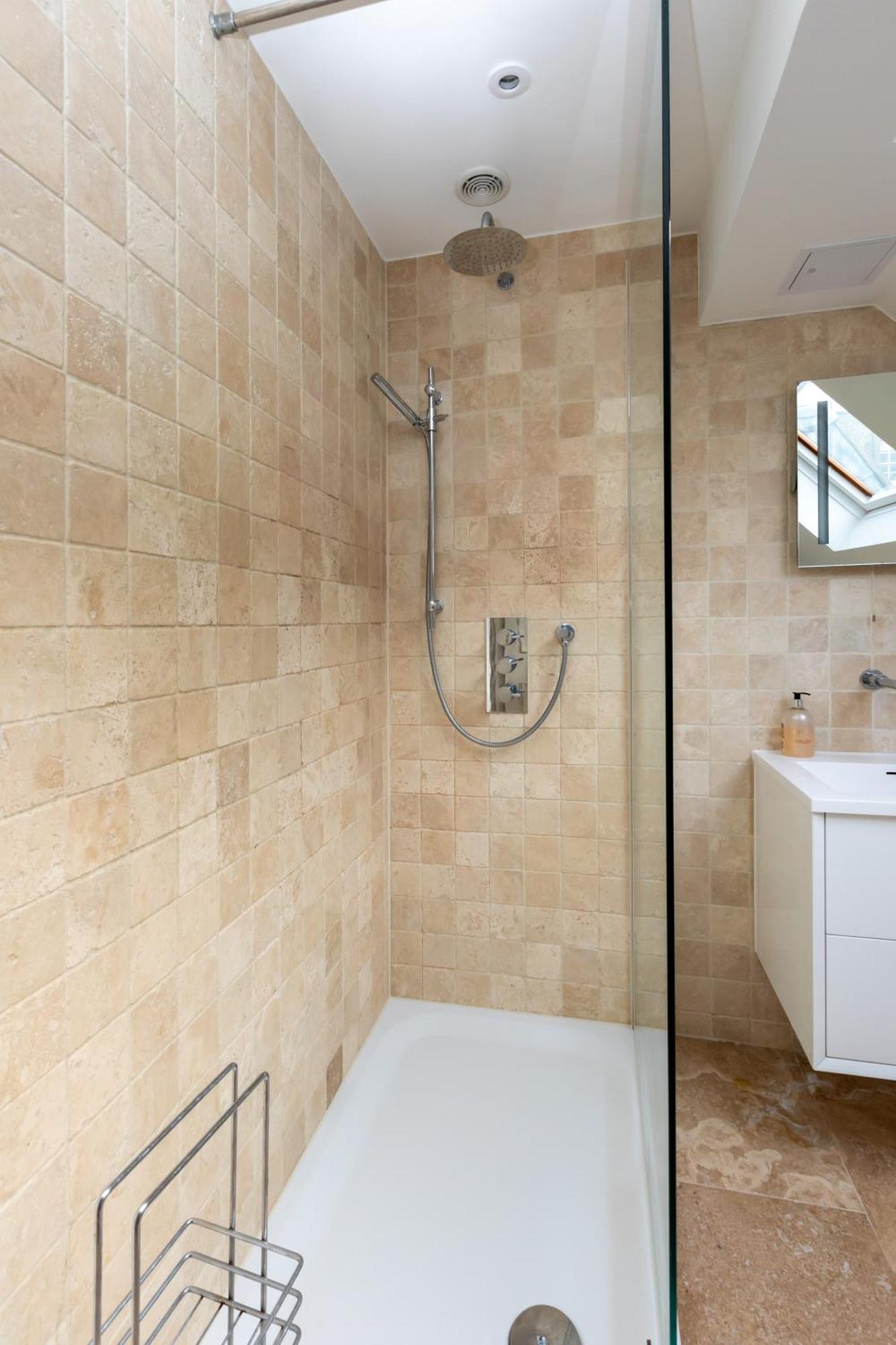 Modern And Bright 3 Bedroom House In Paddington Apartment *